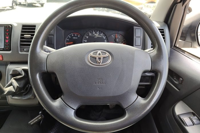 TOYOTA 2WD 2019 2.7 MT COMMUTER WHITE  849 full