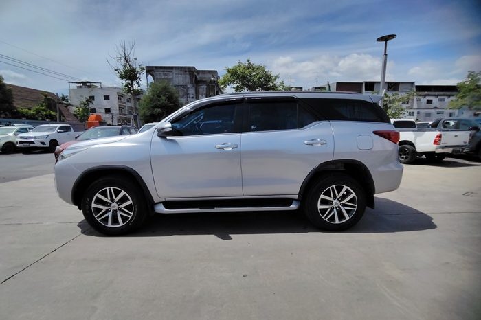 TOYOTA 4WD 2019 2.8V AT FORTUNER SILVER  1055 full