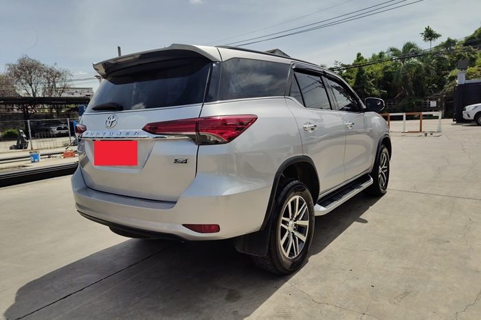 TOYOTA 4WD 2019 2.8V AT FORTUNER SILVER  1055 full