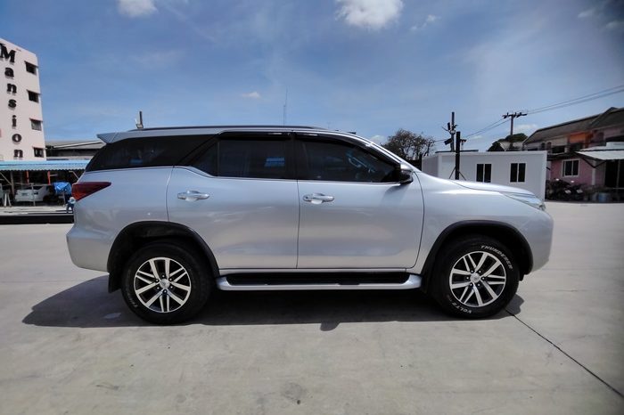 TOYOTA 4WD 2019 2.8V AT FORTUNER SILVER  1055 full