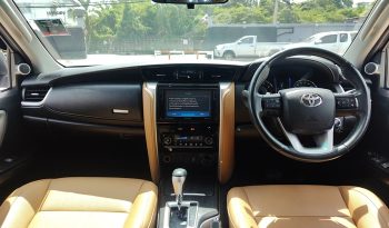 TOYOTA 4WD 2019 2.8V AT FORTUNER SILVER  1055 full