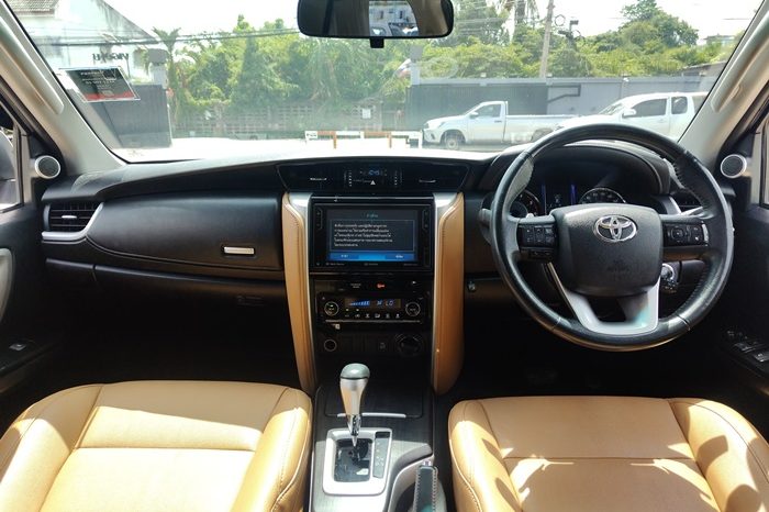 TOYOTA 4WD 2019 2.8V AT FORTUNER SILVER  1055 full