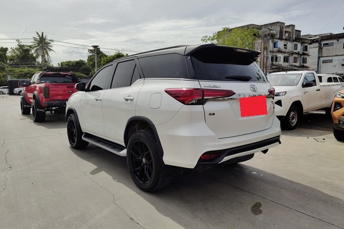 TOYOTA 4WD 2018 2.8V AT FORTUNER WHITE  9446 full