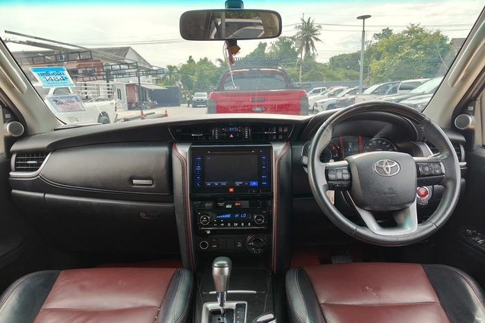TOYOTA 4WD 2018 2.8V AT FORTUNER WHITE  9446 full