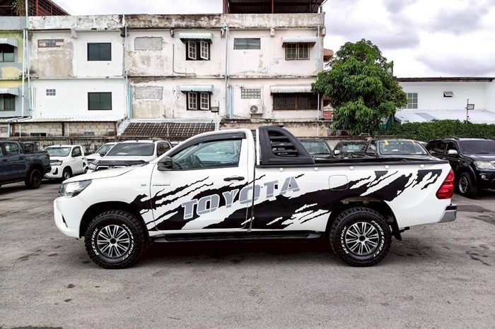 REVO 2WD 2018 2.4J MT STANDARD WHITE  15 full