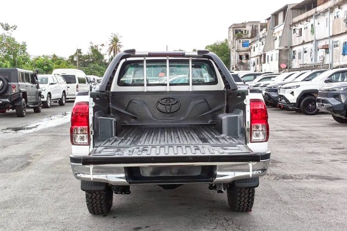 REVO 2WD 2018 2.4J MT STANDARD WHITE  15 full