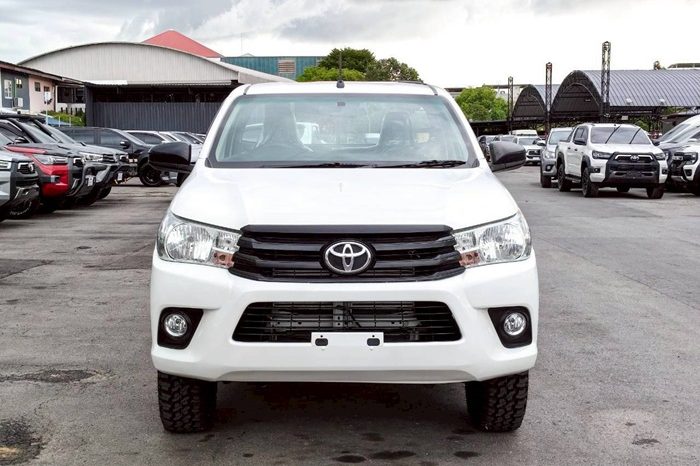 REVO 2WD 2018 2.4J MT STANDARD WHITE  15 full