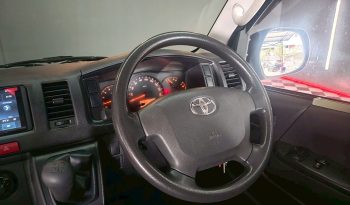 TOYOTA 2WD 2017 3.0 MT COMMUTER SILVER  2044 full