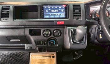 TOYOTA 2WD 2017 3.0 MT COMMUTER SILVER  2044 full