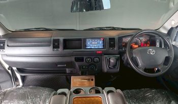 TOYOTA 2WD 2017 3.0 MT COMMUTER SILVER  2044 full
