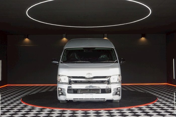 TOYOTA 2WD 2017 3.0 MT COMMUTER SILVER  2044 full