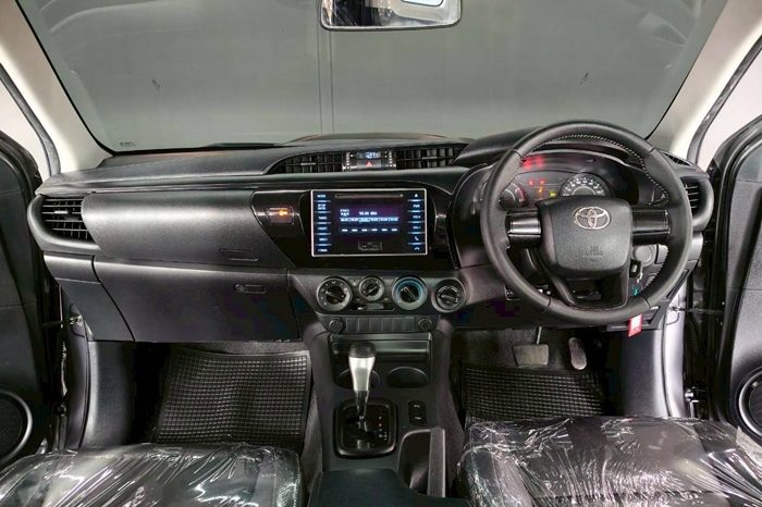 REVO 4WD 2018 2.4J AT SMART CAB DARK GREY  213 full