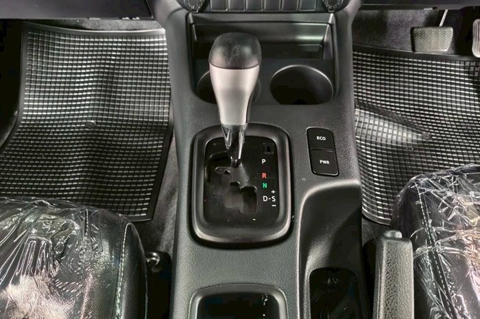 REVO 4WD 2018 2.4J AT SMART CAB DARK GREY  213 full