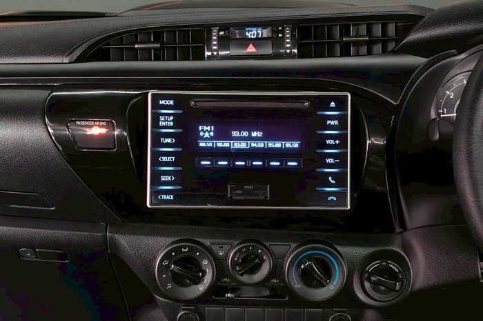 REVO 4WD 2018 2.4J AT SMART CAB DARK GREY  213 full