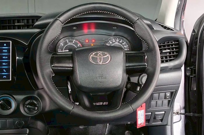 REVO 4WD 2018 2.4J AT SMART CAB DARK GREY  213 full
