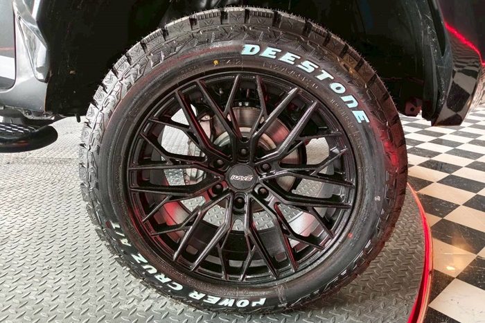 REVO 4WD 2018 2.4J AT SMART CAB DARK GREY  213 full