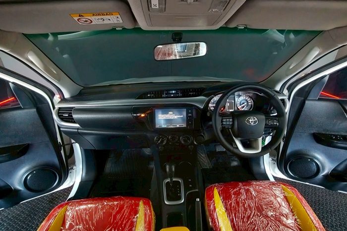 REVO PRE 2021 2.4 ENTRY AT SMART CAB SILVER  1004 full