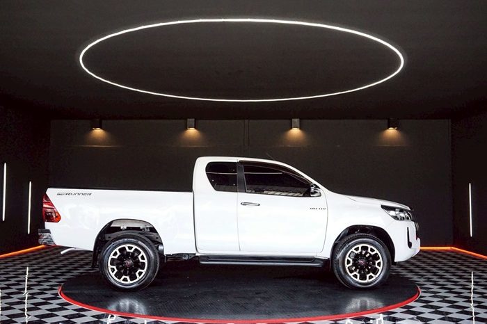 REVO PRE 2021 2.4 ENTRY AT SMART CAB SILVER  1004 full