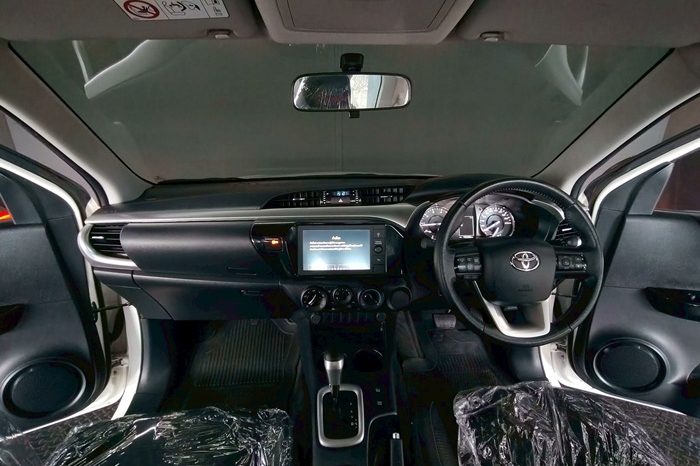 REVO 2WD 2020 2.4 MID AT SAMRT CAB SILVER  3509 full