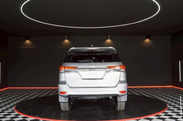TOYOTA 2WD 2015 2.4V AT FORTUNER SILVER  3512 full