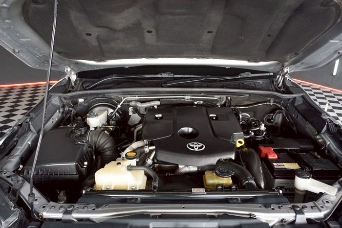 TOYOTA 2WD 2015 2.4V AT FORTUNER SILVER  3512 full