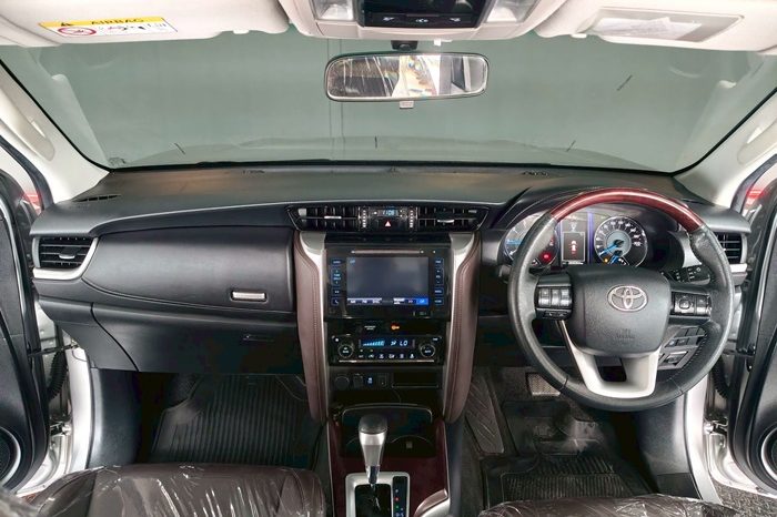 TOYOTA 2WD 2015 2.4V AT FORTUNER SILVER  3512 full