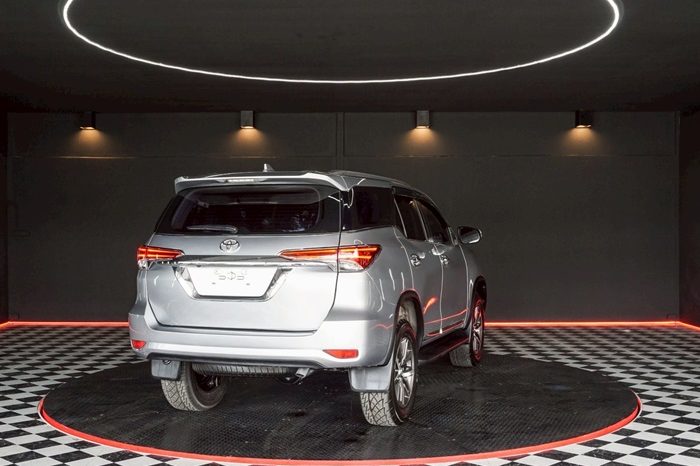 TOYOTA 2WD 2015 2.4V AT FORTUNER SILVER  3512 full