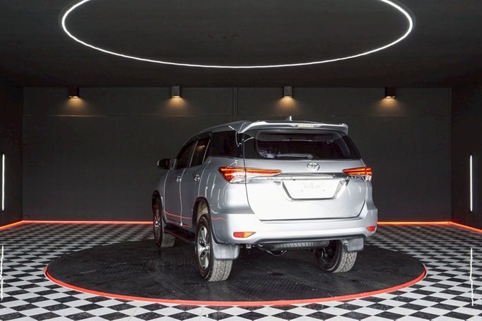TOYOTA 2WD 2015 2.4V AT FORTUNER SILVER  3512 full
