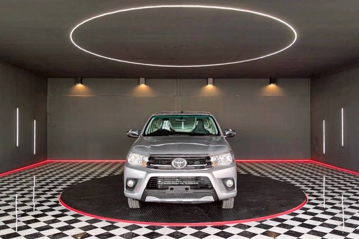 REVO 2WD 2019 2.4J MT STANDARD SILVER  375 full