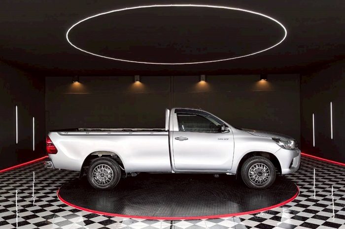 REVO 2WD 2019 2.4J MT STANDARD SILVER  375 full