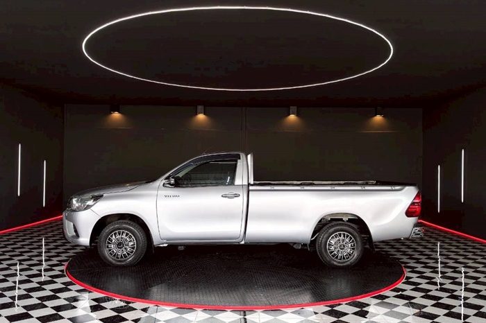 REVO 2WD 2019 2.4J MT STANDARD SILVER  375 full