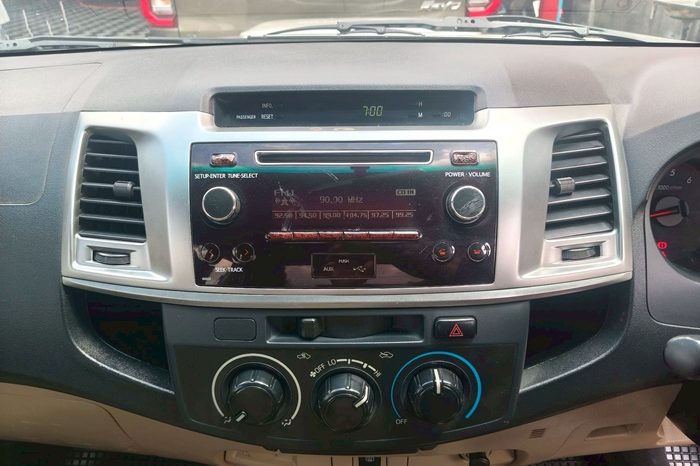 VIGO 2WD 2014 2.5j MT SMART CAB SILVER  4627 full