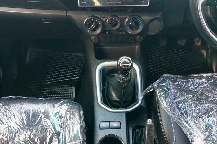 REVO 2WD 2019 2.4E MT SMART CAB SILVER  4839 full