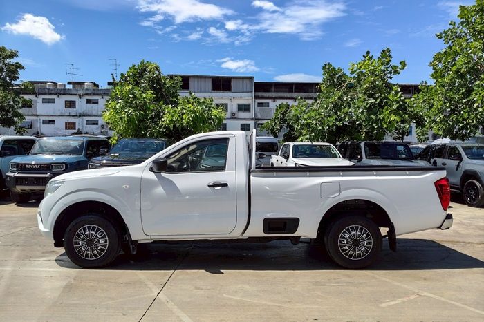 NISSAN 2020 2WD 2.5 MT SINGLE CAB WHITE 4926 full