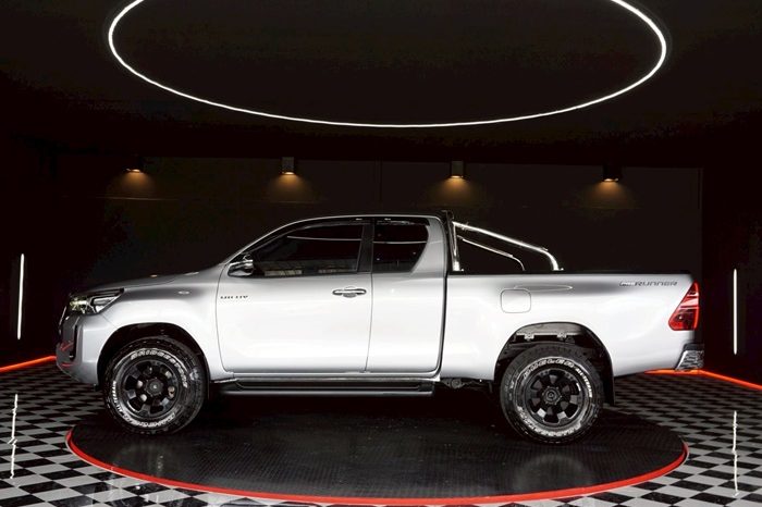 REVO PRE 2022 2.4 MID AT SAMRT CAB SILVER  5153 full
