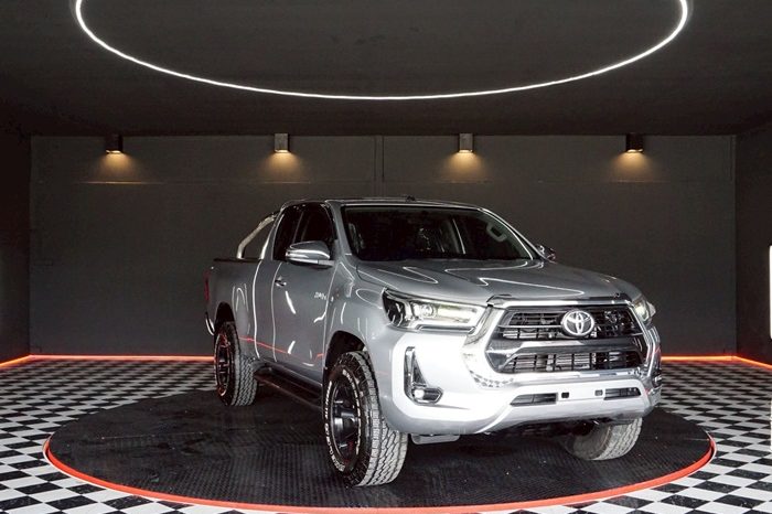 REVO PRE 2022 2.4 MID AT SAMRT CAB SILVER  5153 full