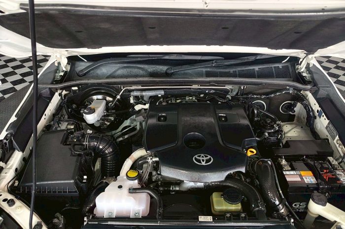 REVO 2WD 2020 2.4J MT STANDARD WHITE  5676 full