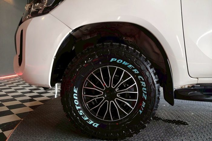 REVO 2WD 2020 2.4J MT STANDARD WHITE  5676 full