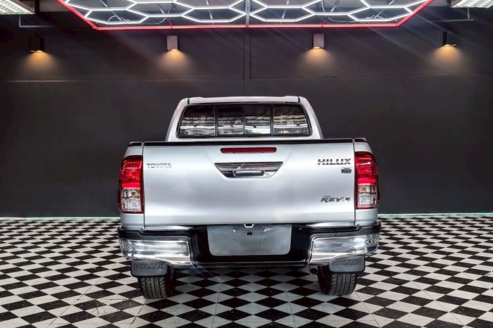 REVO PRE 2019 2.4E AT DOUBLE CAB SILVER  6641 full