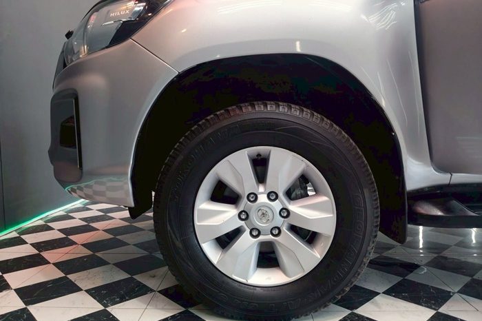 REVO PRE 2019 2.4E AT DOUBLE CAB SILVER  6641 full