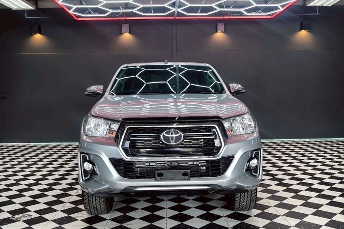 REVO PRE 2019 2.4E AT DOUBLE CAB SILVER  6641 full