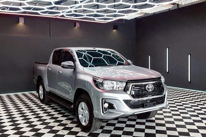 REVO PRE 2019 2.4E AT DOUBLE CAB SILVER  6641 full