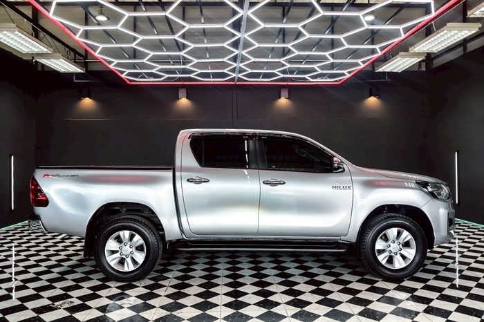 REVO PRE 2019 2.4E AT DOUBLE CAB SILVER  6641 full