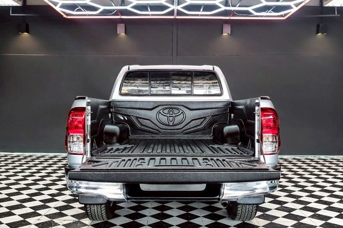REVO PRE 2019 2.4E AT DOUBLE CAB SILVER  6641 full
