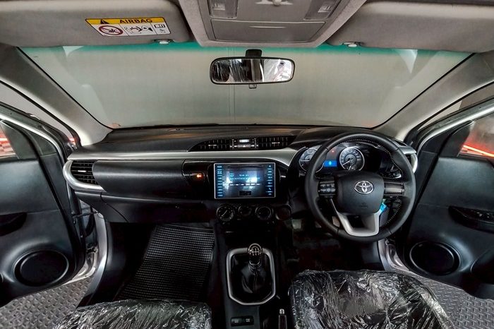 REVO 2WD 2019 2.4E MT SMART CAB SILVER  6783 full