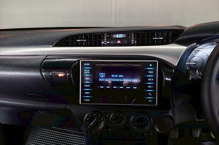 REVO 2WD 2019 2.4E MT SMART CAB SILVER  6783 full