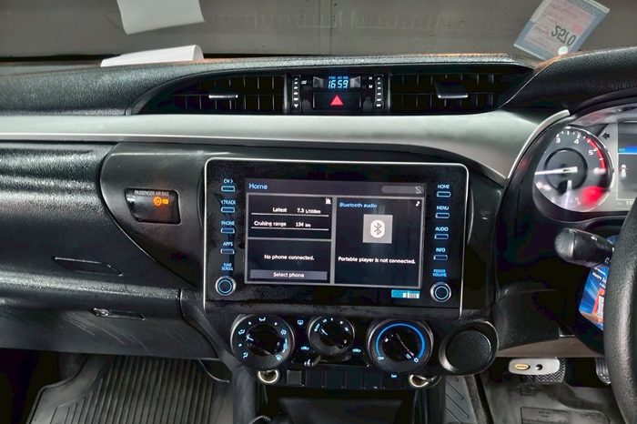 REVO PRE 2022 2.4 ENTRY AT SMART CAB SILVER  6875 full
