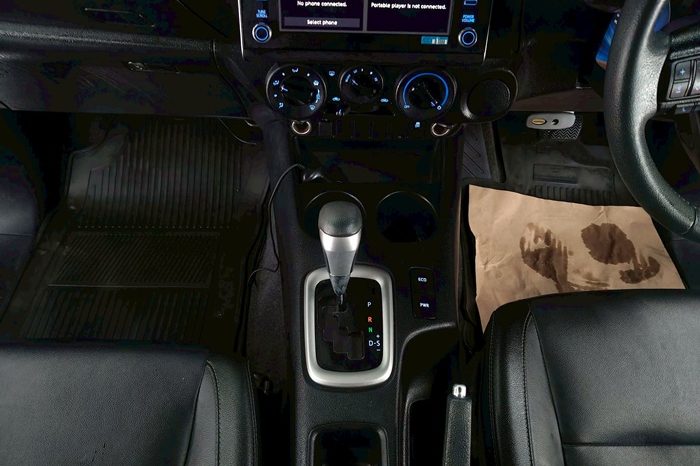 REVO PRE 2022 2.4 ENTRY AT SMART CAB SILVER  6875 full