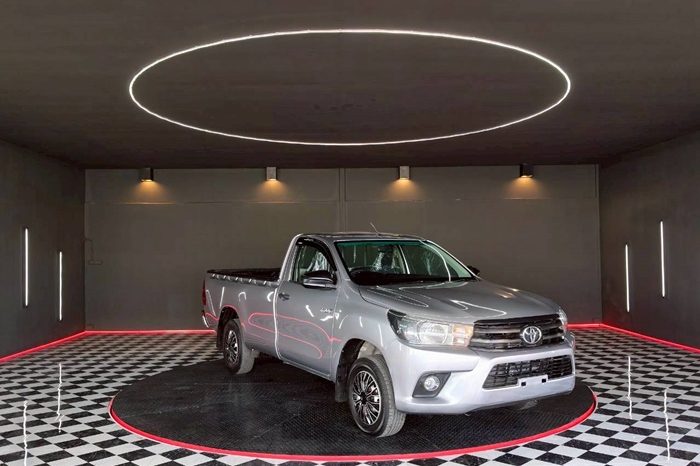 REVO 2WD 2016 2.4J MT STANDARD SILVER  692 full