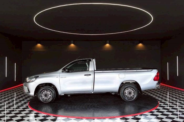 REVO 2WD 2016 2.4J MT STANDARD SILVER  692 full